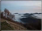 foto Colline nella nebbia al Tramonto